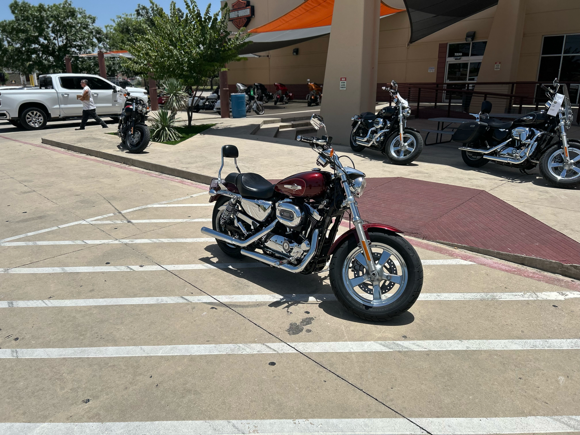 2016 Harley-Davidson 1200 Custom in San Antonio, Texas - Photo 2