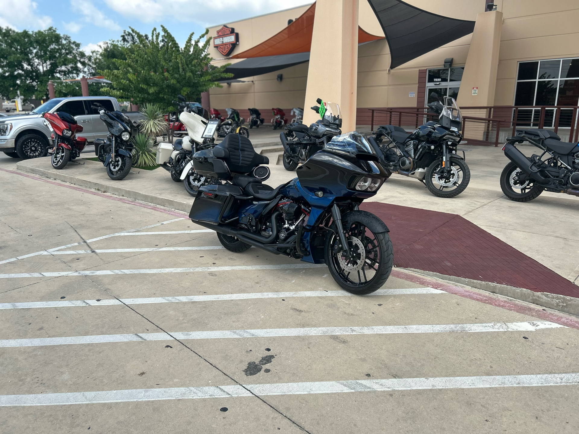 2019 Harley-Davidson CVO™ Road Glide® in San Antonio, Texas - Photo 2