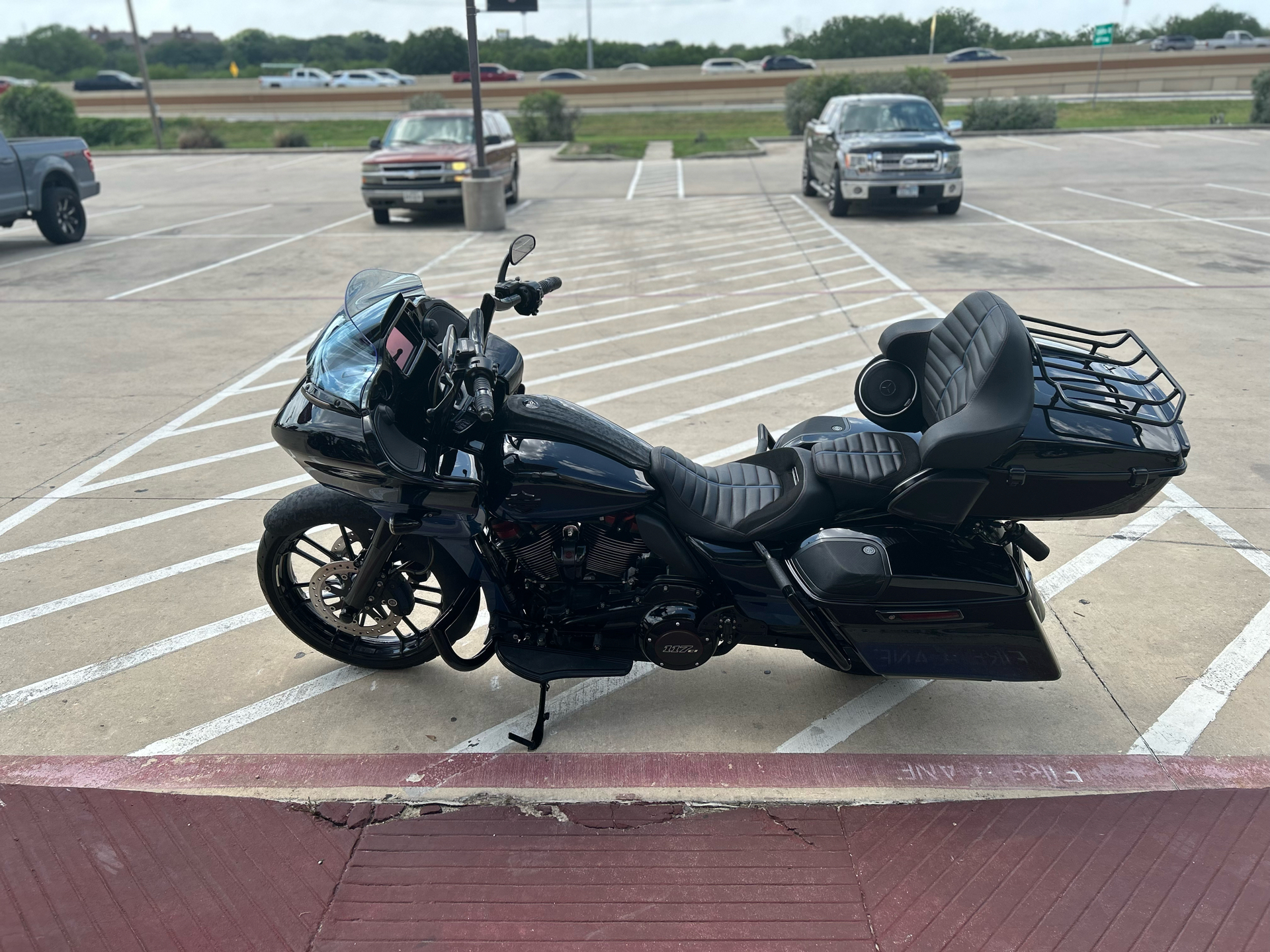 2019 Harley-Davidson CVO™ Road Glide® in San Antonio, Texas - Photo 5