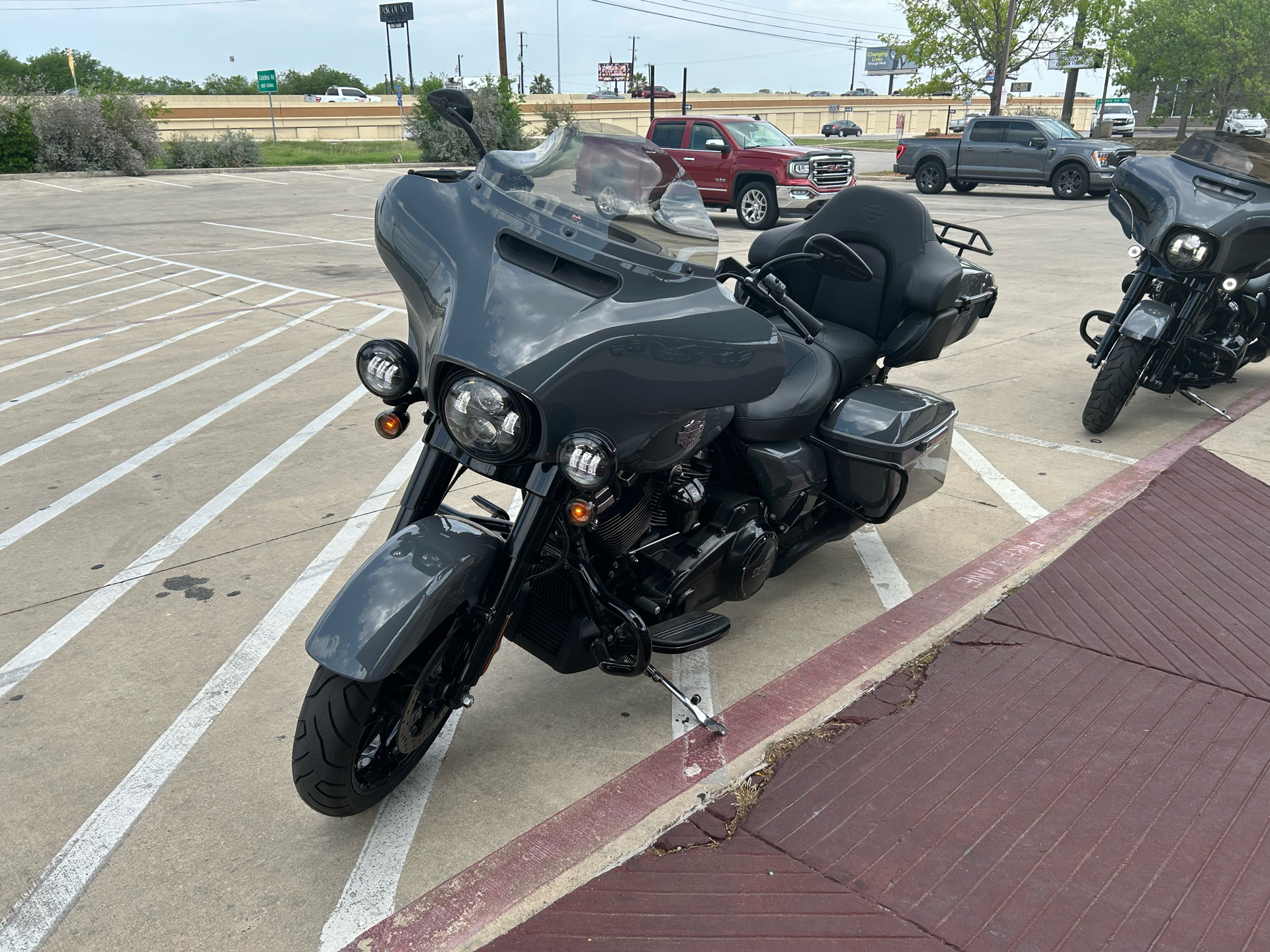 2022 Harley-Davidson Street Glide® Special in San Antonio, Texas - Photo 4