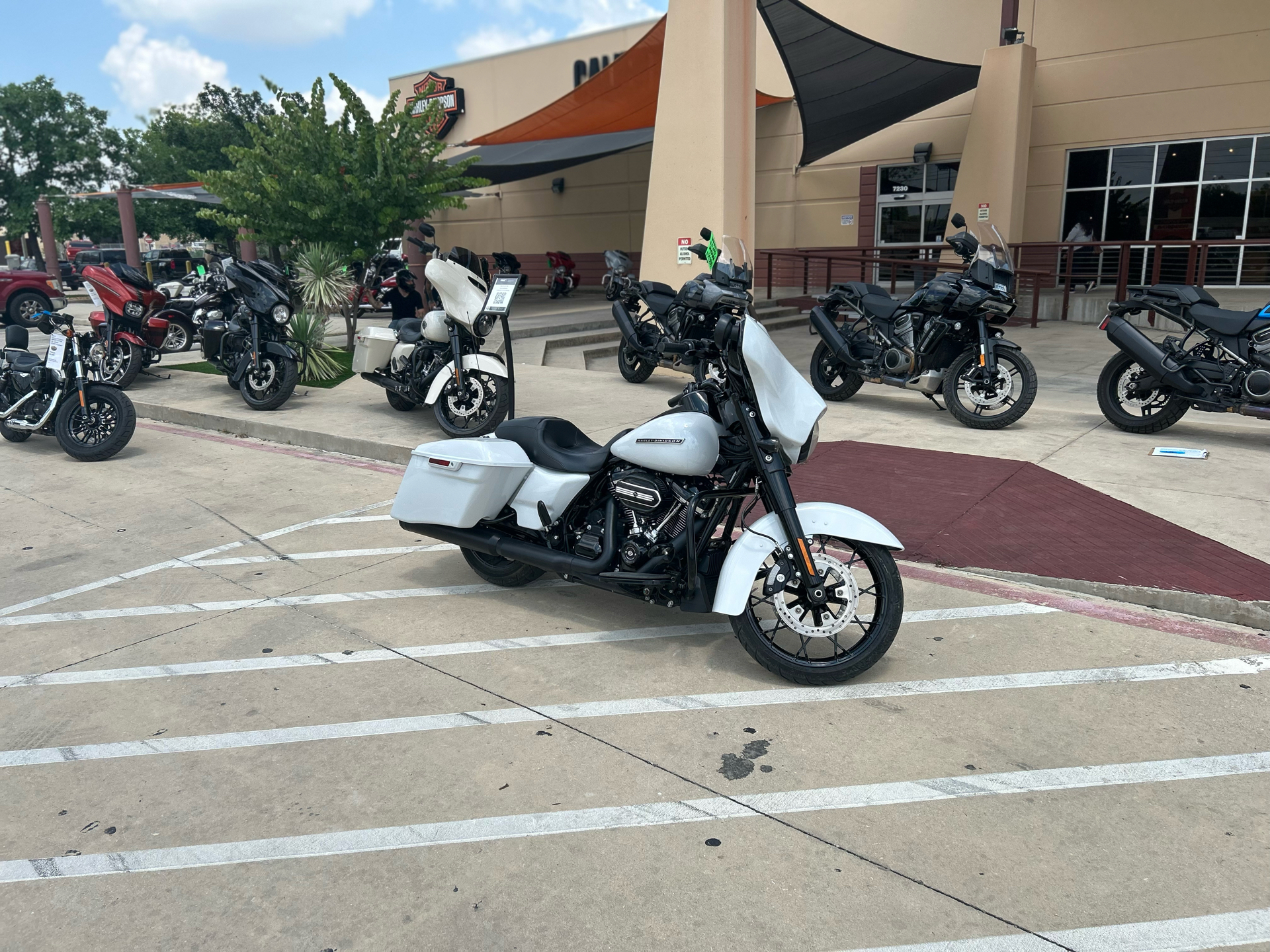 2020 Harley-Davidson Street Glide® Special in San Antonio, Texas - Photo 2