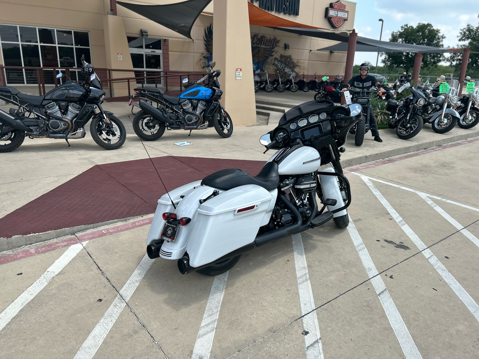2020 Harley-Davidson Street Glide® Special in San Antonio, Texas - Photo 8
