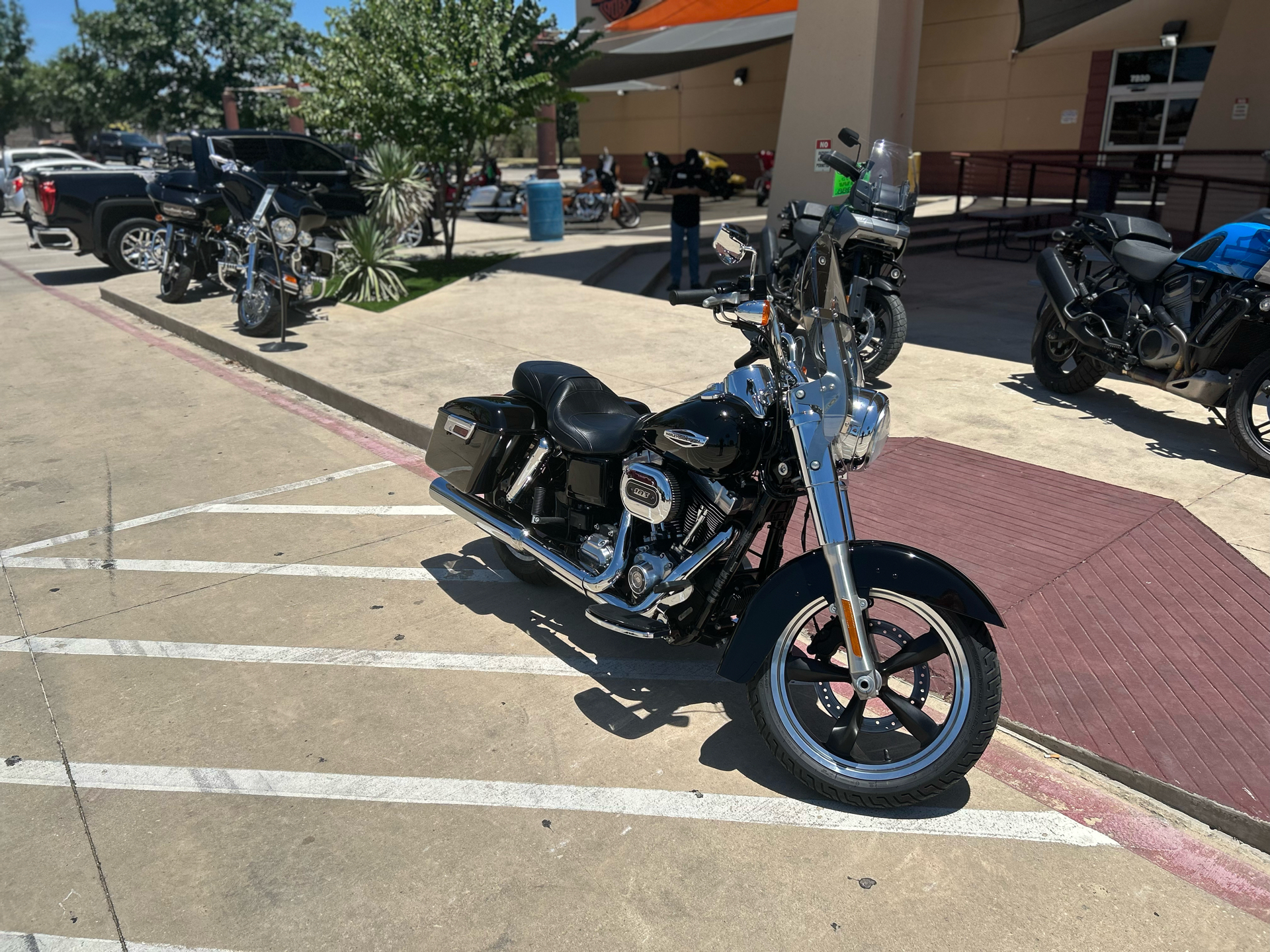 2016 Harley-Davidson Switchback™ in San Antonio, Texas - Photo 2