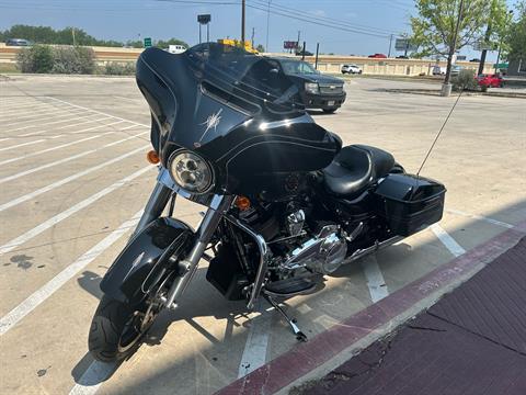 2017 Harley-Davidson Street Glide® in San Antonio, Texas - Photo 4