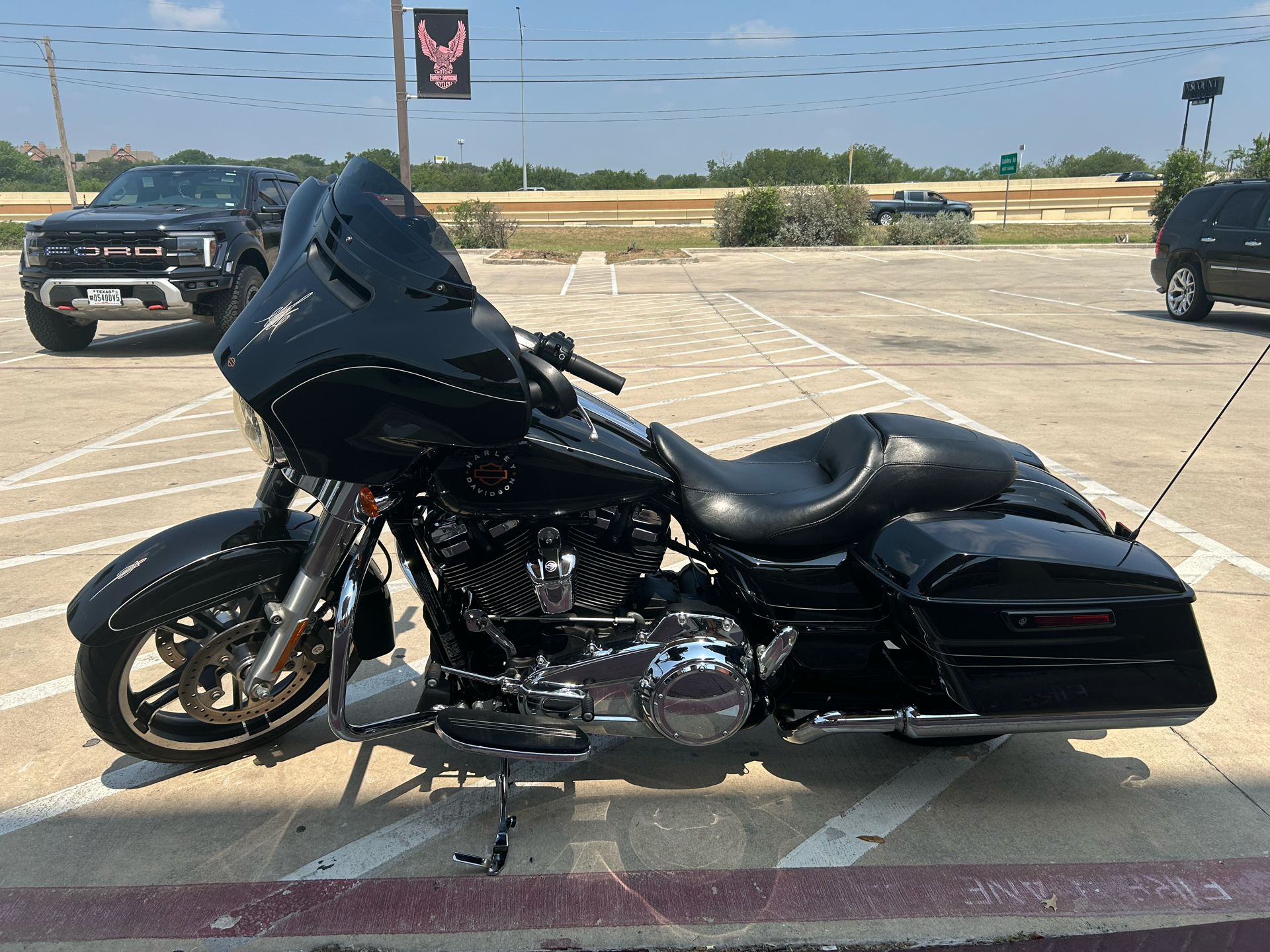 2017 Harley-Davidson Street Glide® in San Antonio, Texas - Photo 5