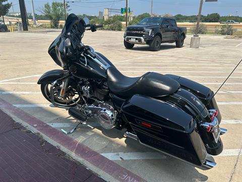 2017 Harley-Davidson Street Glide® in San Antonio, Texas - Photo 6