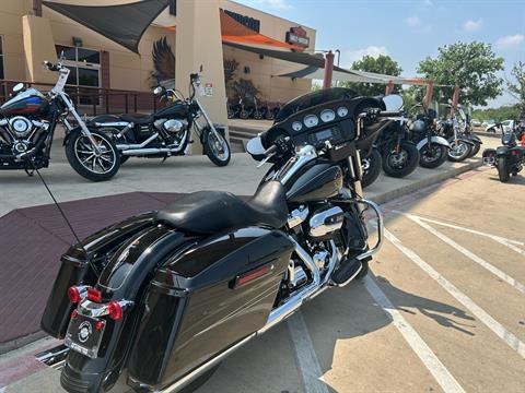 2017 Harley-Davidson Street Glide® in San Antonio, Texas - Photo 8