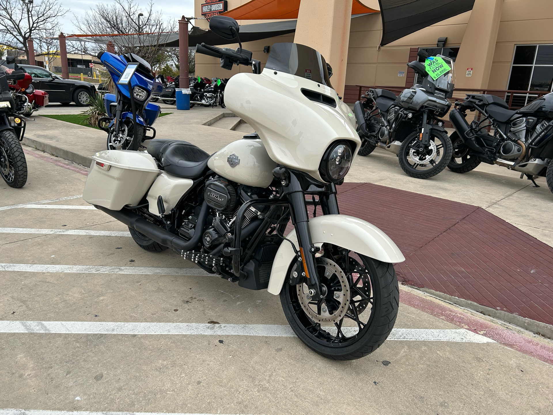 2022 Harley-Davidson Street Glide® Special in San Antonio, Texas - Photo 2