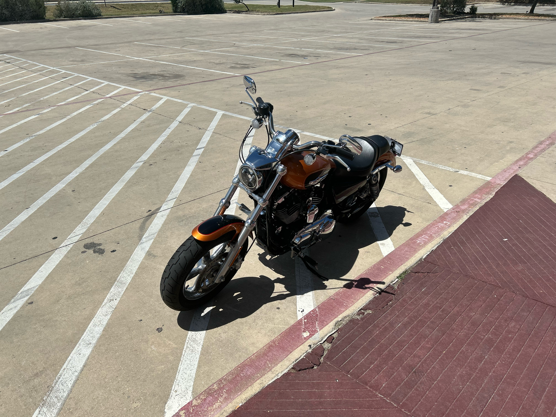 2016 Harley-Davidson 1200 Custom in San Antonio, Texas - Photo 4
