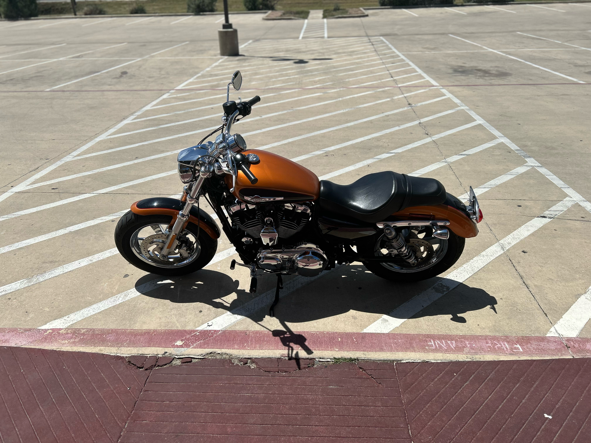 2016 Harley-Davidson 1200 Custom in San Antonio, Texas - Photo 5