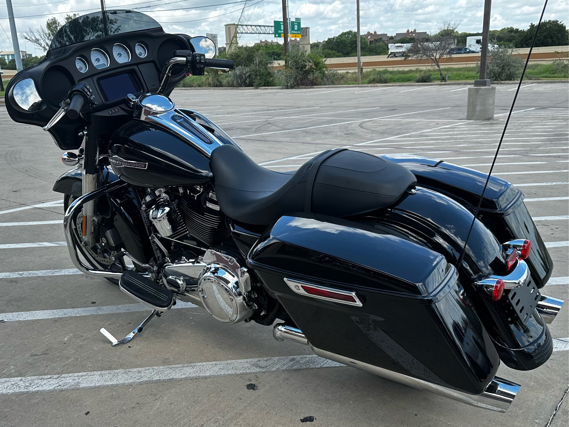 2023 Harley-Davidson Street Glide® in San Antonio, Texas - Photo 6