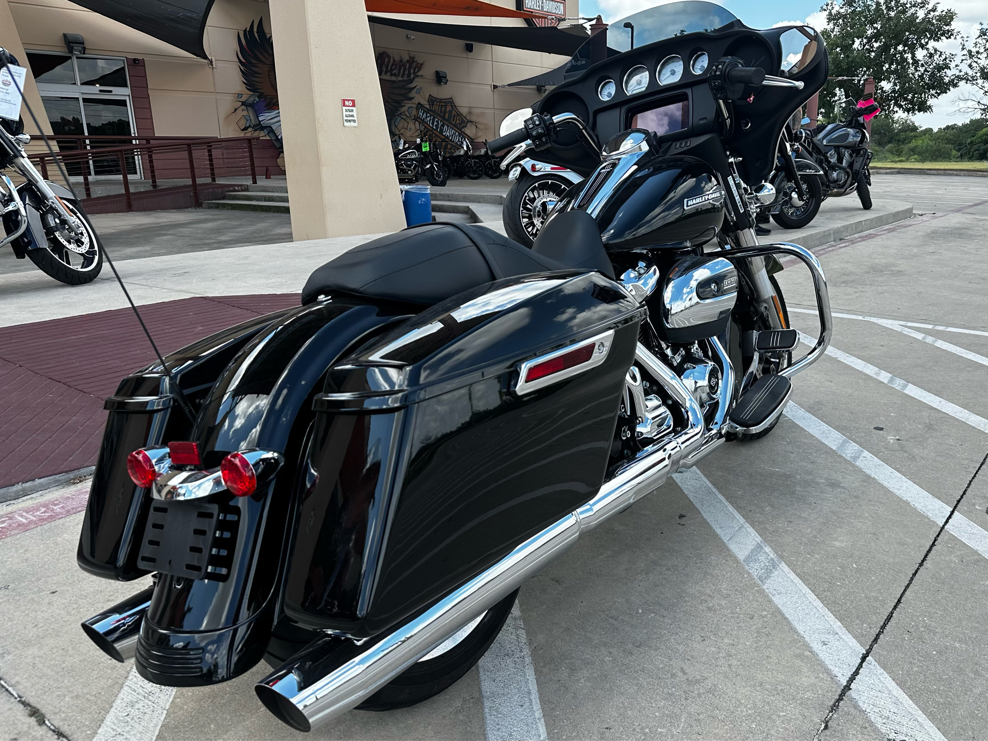 2023 Harley-Davidson Street Glide® in San Antonio, Texas - Photo 8