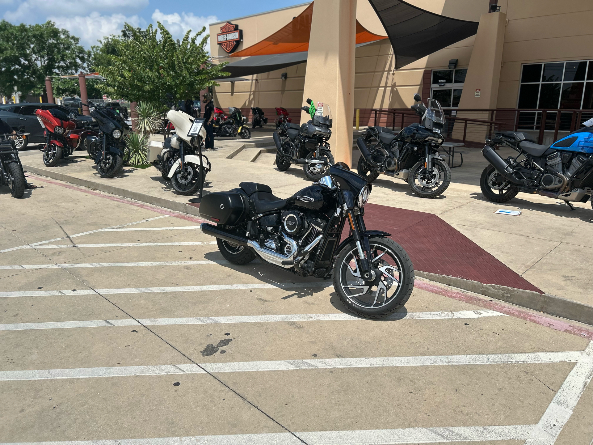 2019 Harley-Davidson Sport Glide® in San Antonio, Texas - Photo 2