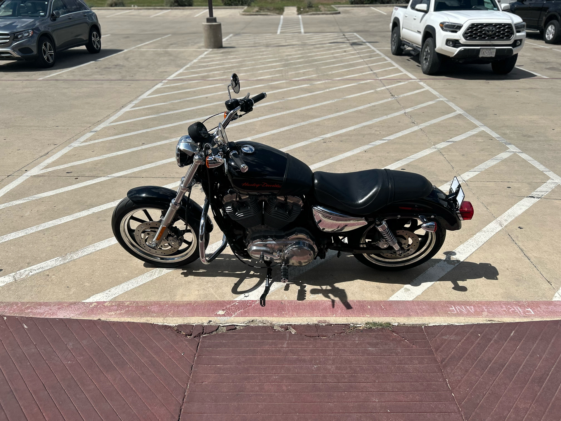 2013 Harley-Davidson Sportster® 883 SuperLow® in San Antonio, Texas - Photo 5