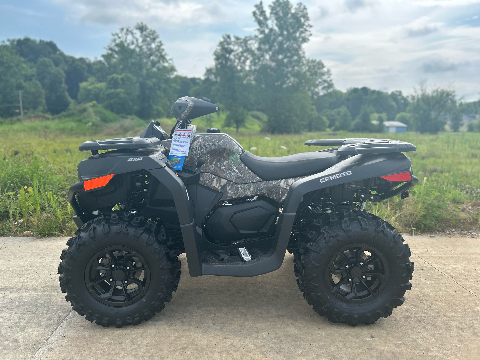 2025 CFMOTO CForce 600 in Marietta, Ohio - Photo 1