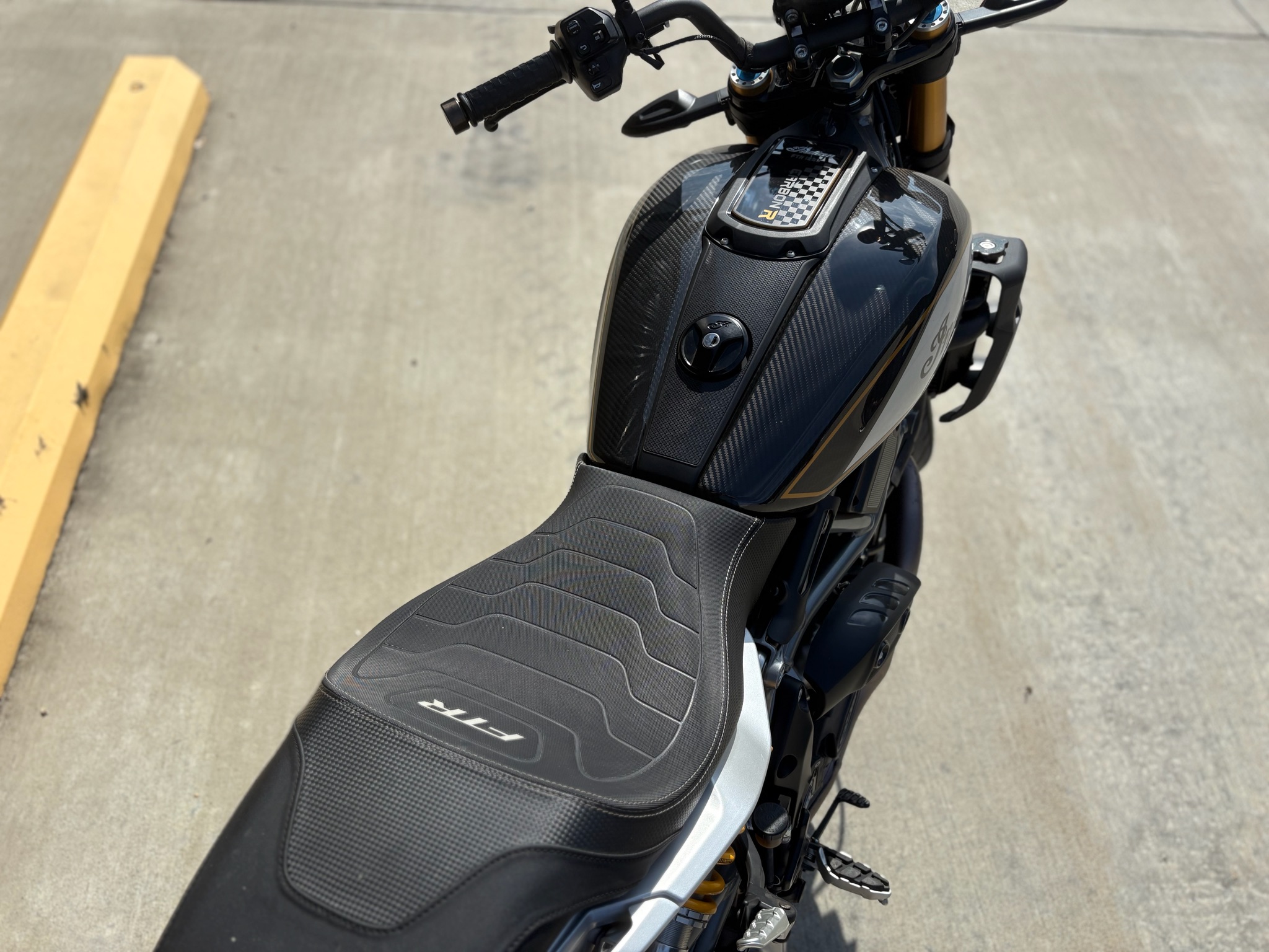 2023  FTR R Carbon 8