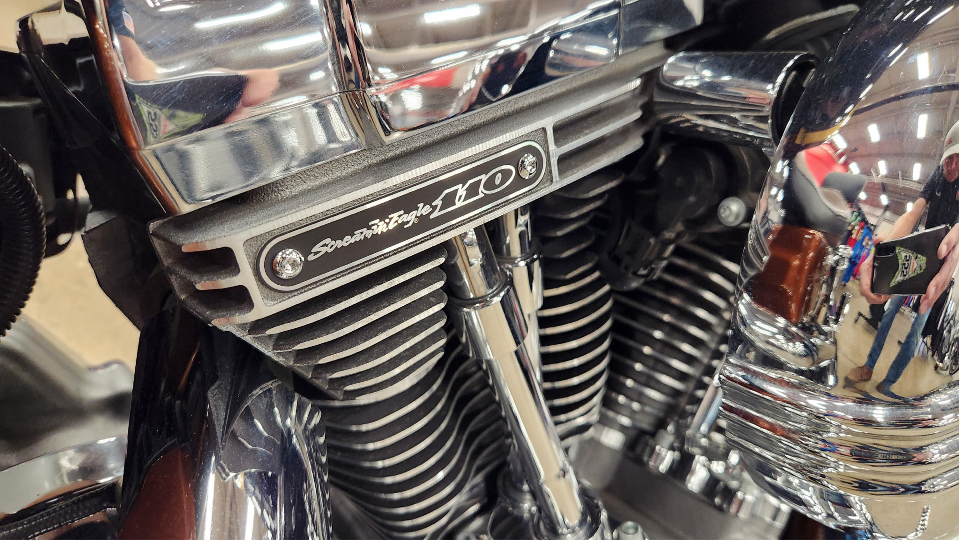 2008 Harley-Davidson CVO™ Screamin' Eagle® Dyna® in Marietta, Ohio - Photo 3