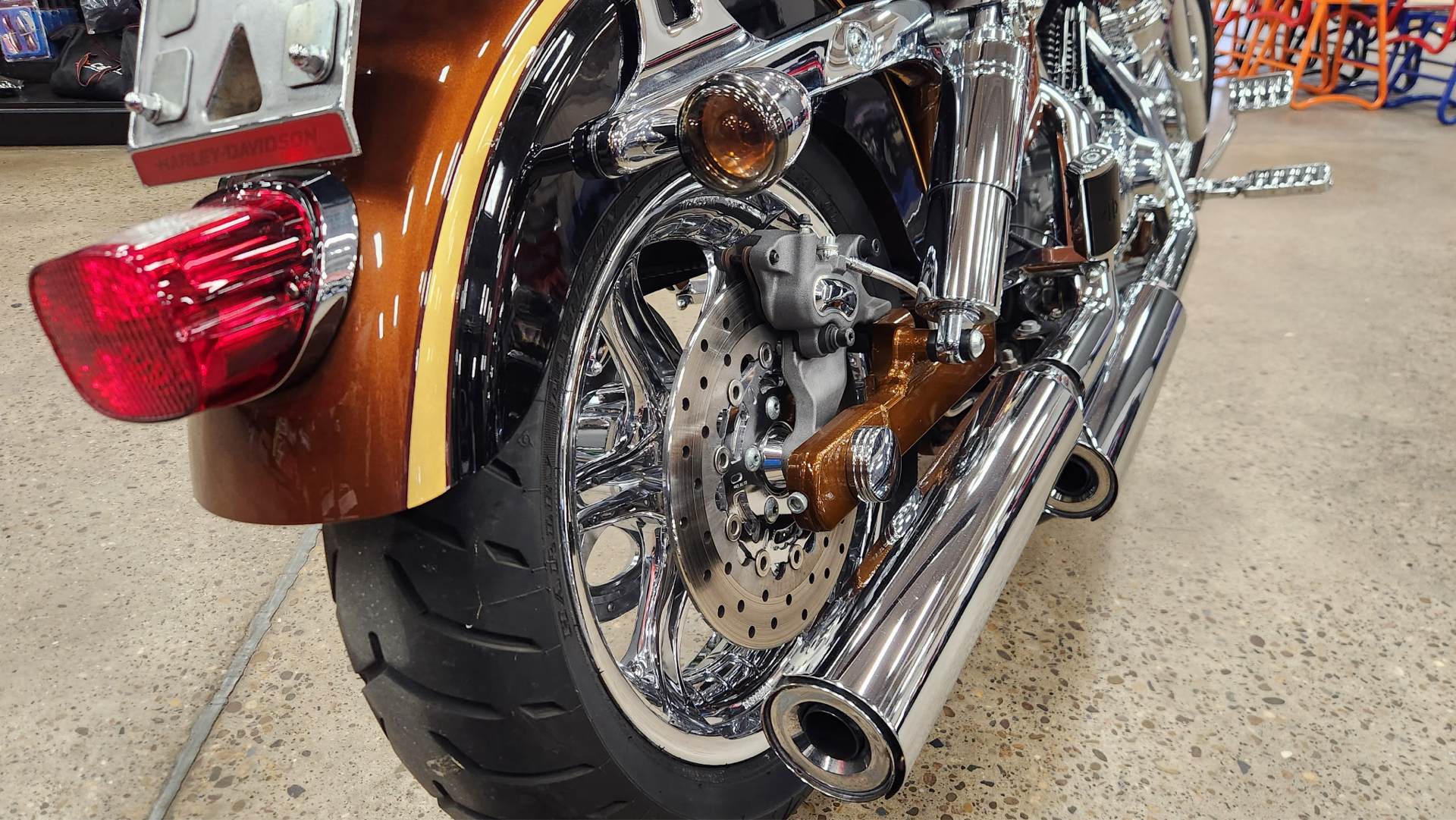 2008 Harley-Davidson CVO™ Screamin' Eagle® Dyna® in Marietta, Ohio - Photo 6