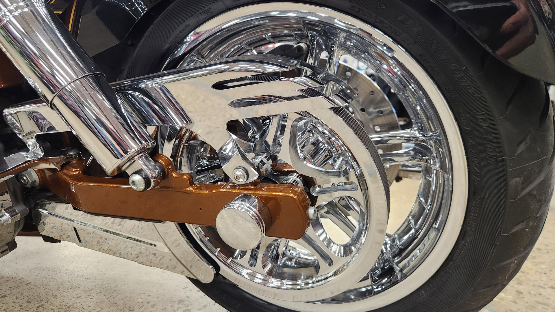 2008 Harley-Davidson CVO™ Screamin' Eagle® Dyna® in Marietta, Ohio - Photo 8