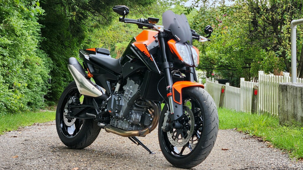 2022 KTM DUKE 890R in Marietta, Ohio - Photo 2
