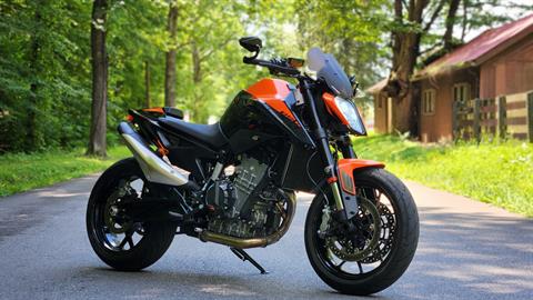 2022 KTM DUKE 890R in Marietta, Ohio - Photo 1