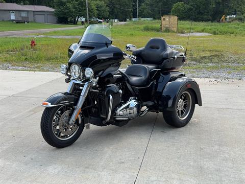 2017 Harley-Davidson Tri Glide Ultra — photo 1 of 13
