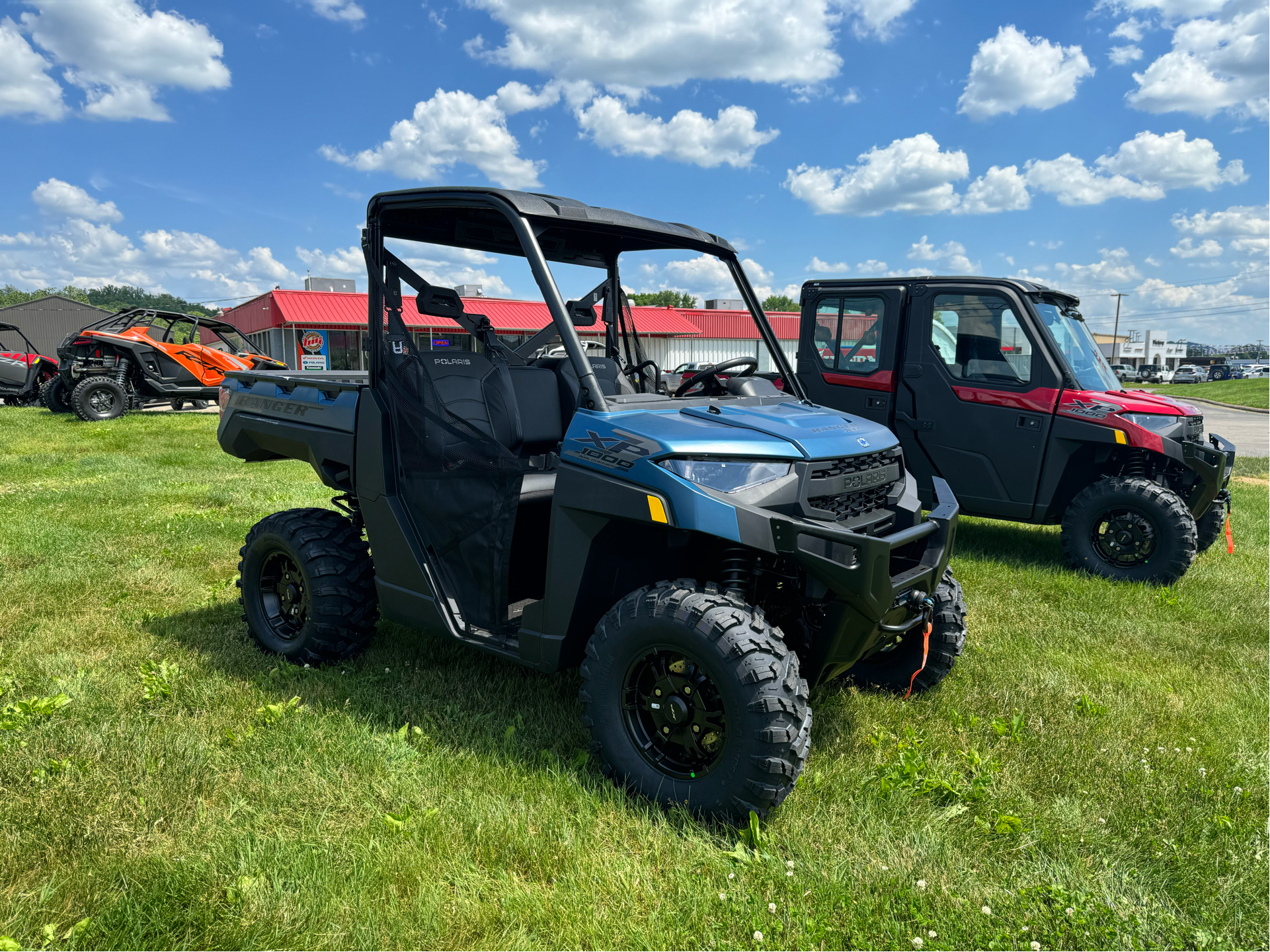 2025 Polaris Ranger XP 1000 Premium in Marietta, Ohio - Photo 2