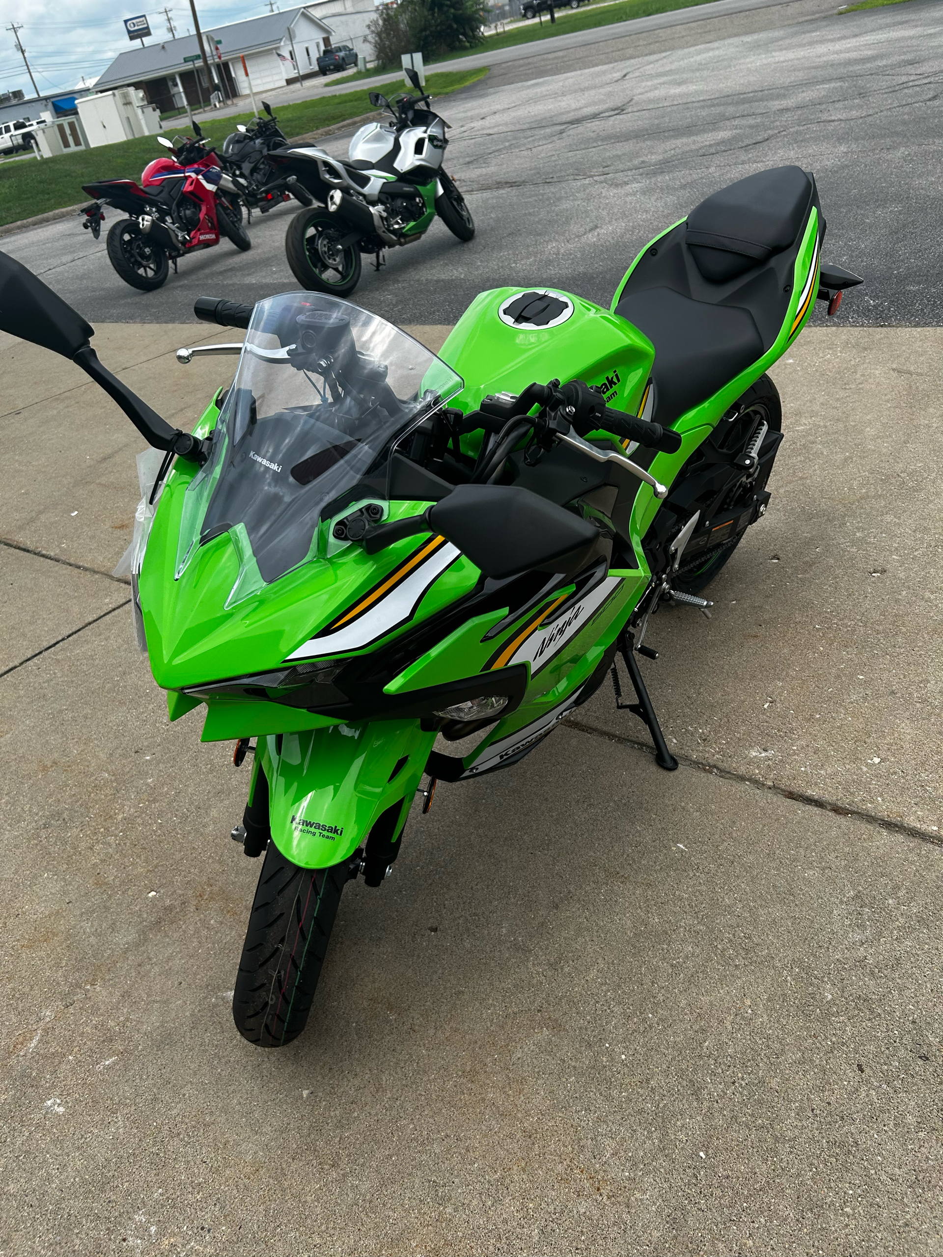 2025 Kawasaki Ninja 500 KRT Edition in Marietta, Ohio - Photo 2
