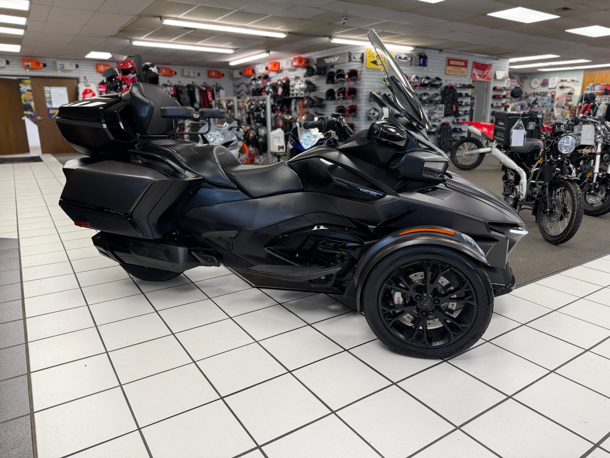 2023 Can-Am™ Spyder RT Limited 1