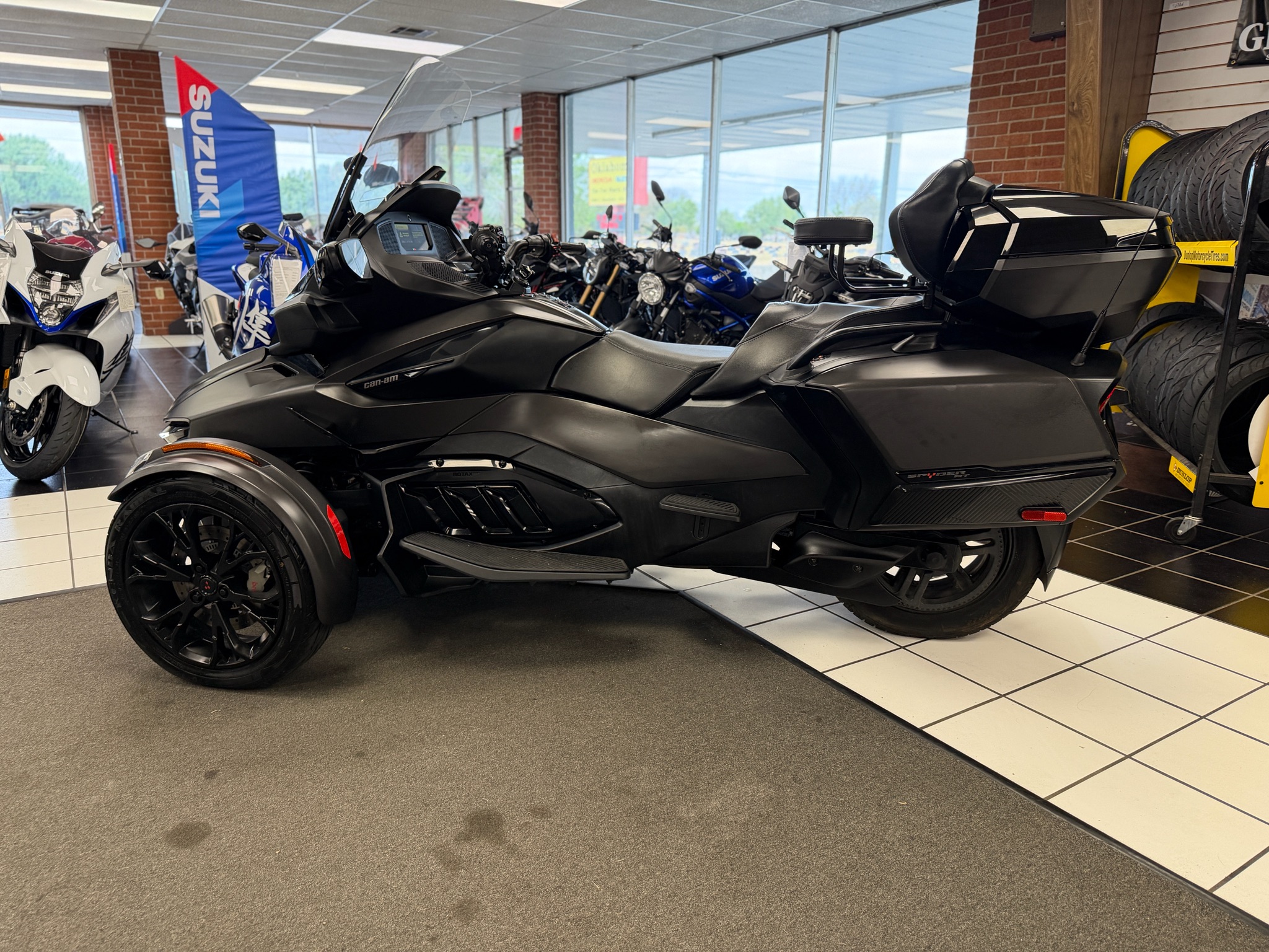 2023 Can-Am™ Spyder RT Limited 6