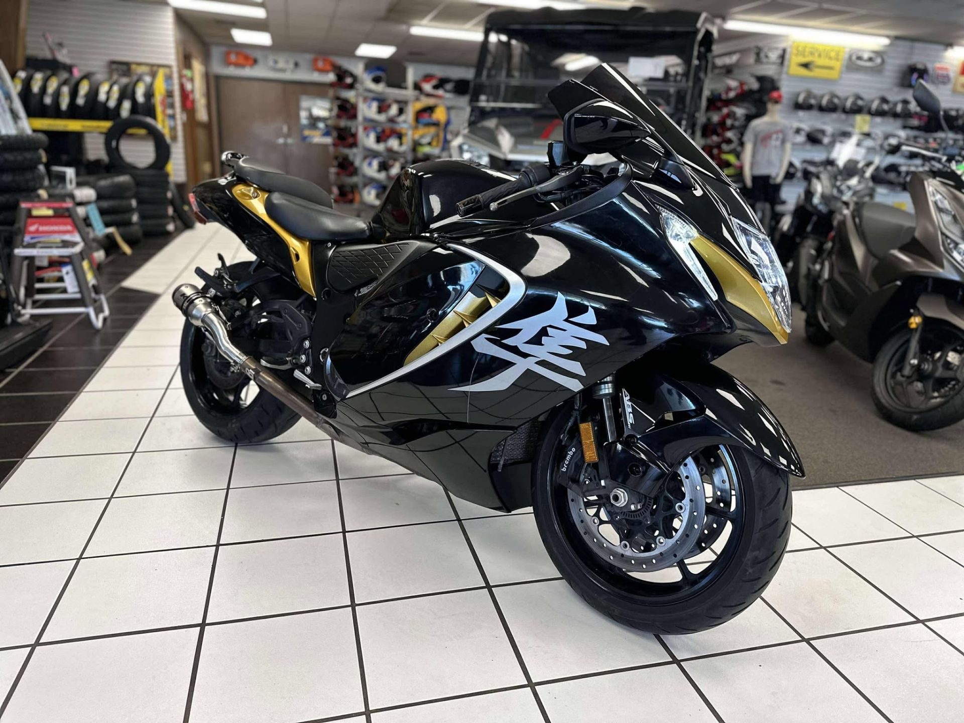 Used 2022 Suzuki Hayabusa Glass Sparkle Black & Candy Burnt Used 2022 Suzuki Hayabusa Glass Sparkle Black & Candy Burnt