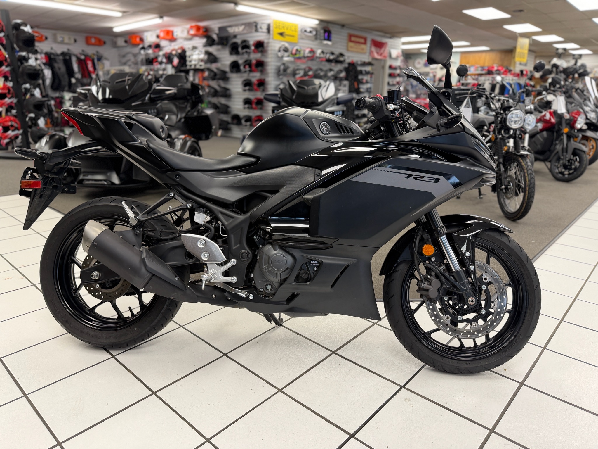 2025 Yamaha YZF-R3 1