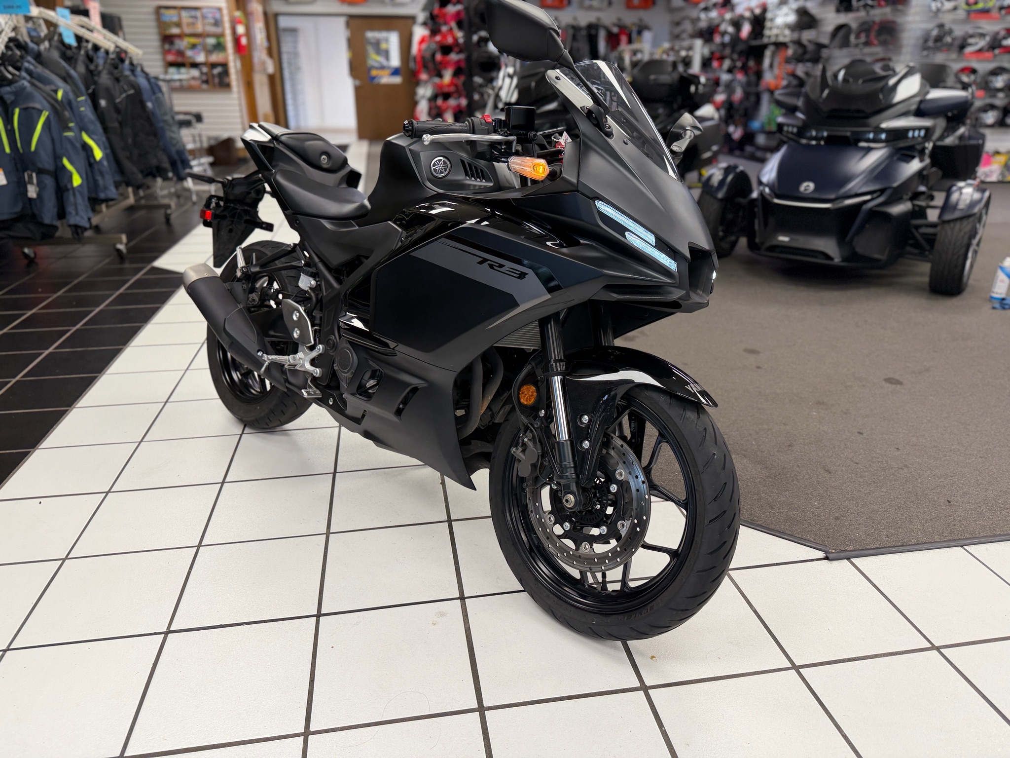 2025 Yamaha YZF-R3 2