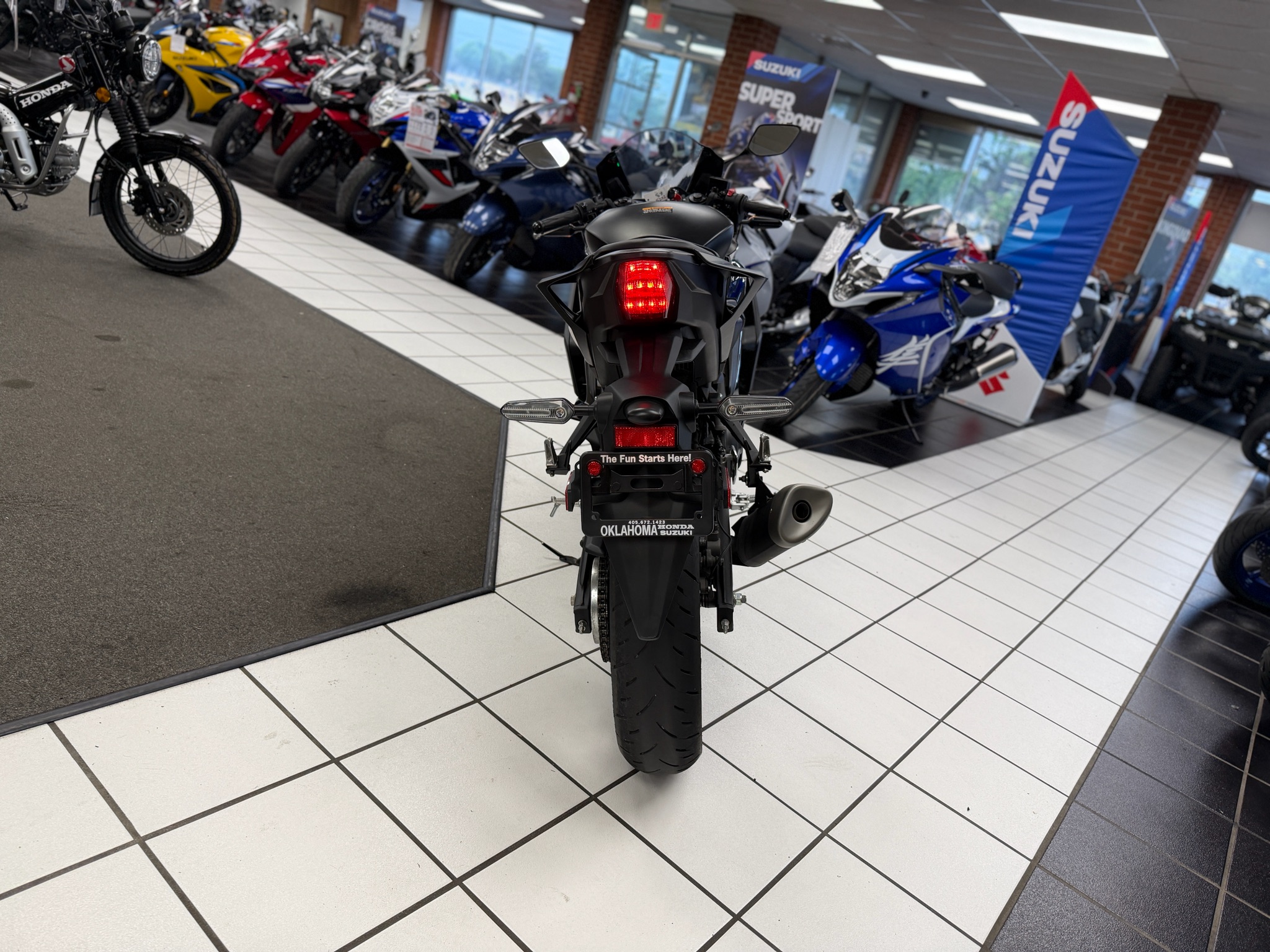 2025 Yamaha YZF-R3 4