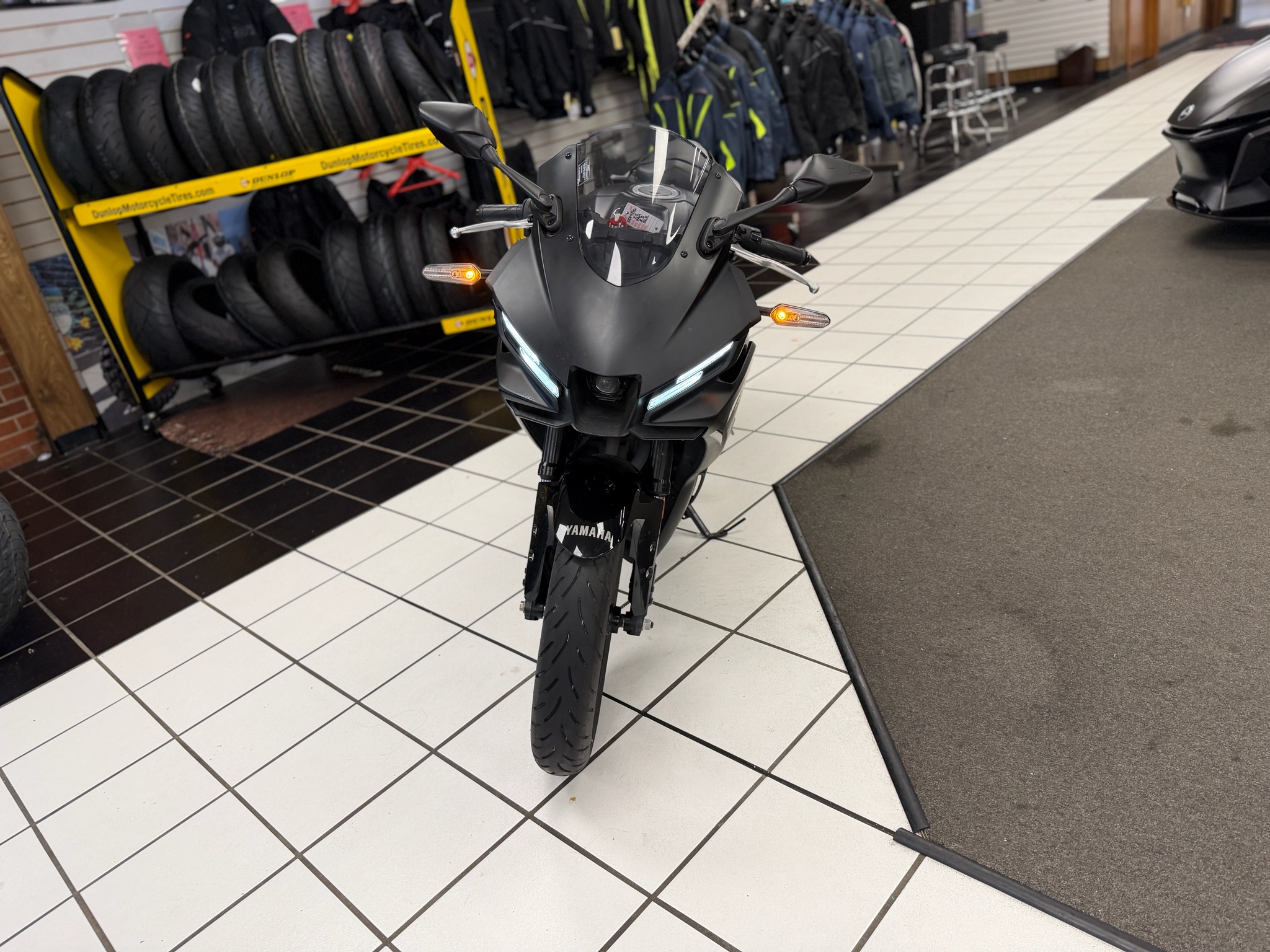 2025 Yamaha YZF-R3 8