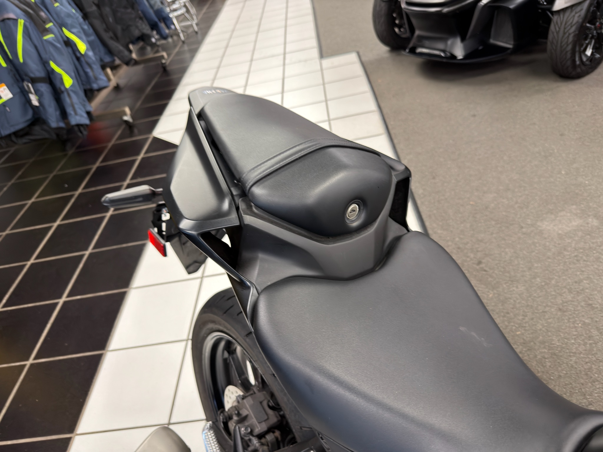 2025 Yamaha YZF-R3 9