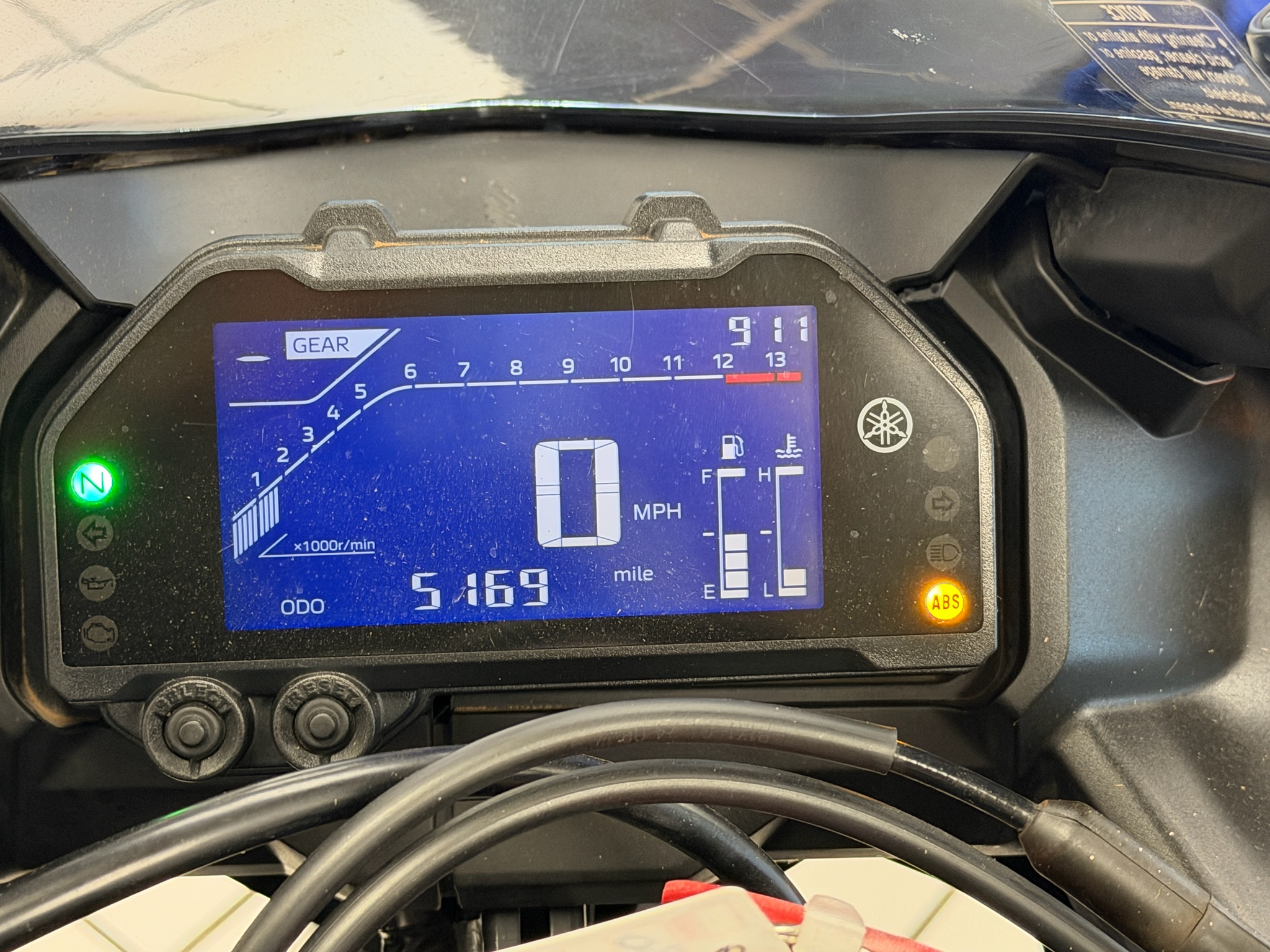 2025 Yamaha YZF-R3 12