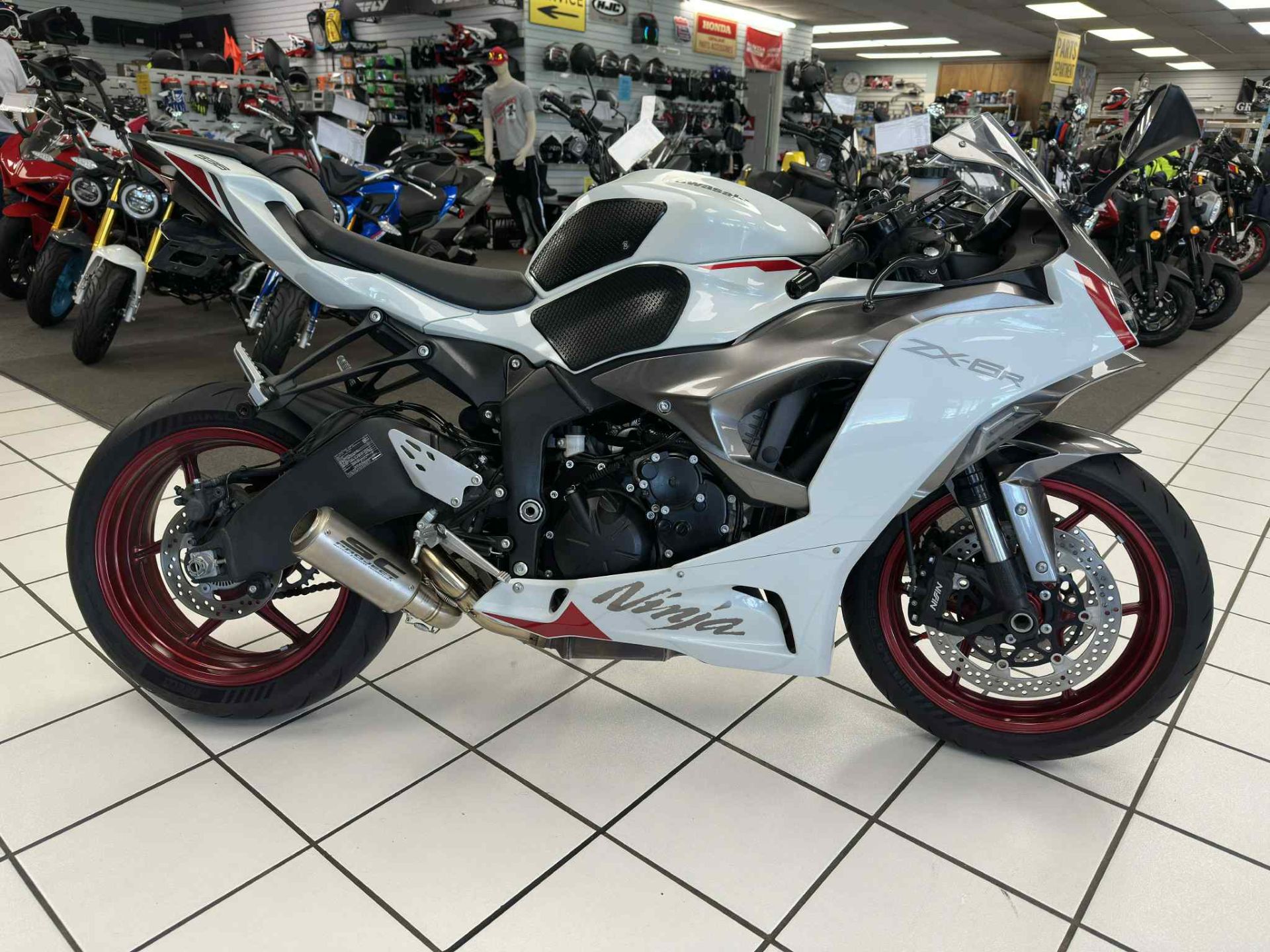 ✨63000円➡45000円✨【～9/28期間限定特価】理科全部入り Used 2024 Kawasaki Ninja ZX-6R Pearl Robotic White / Metallic