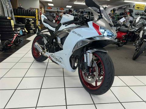 Used 2024 Kawasaki Ninja ZX-6R Pearl Robotic White / Metallic