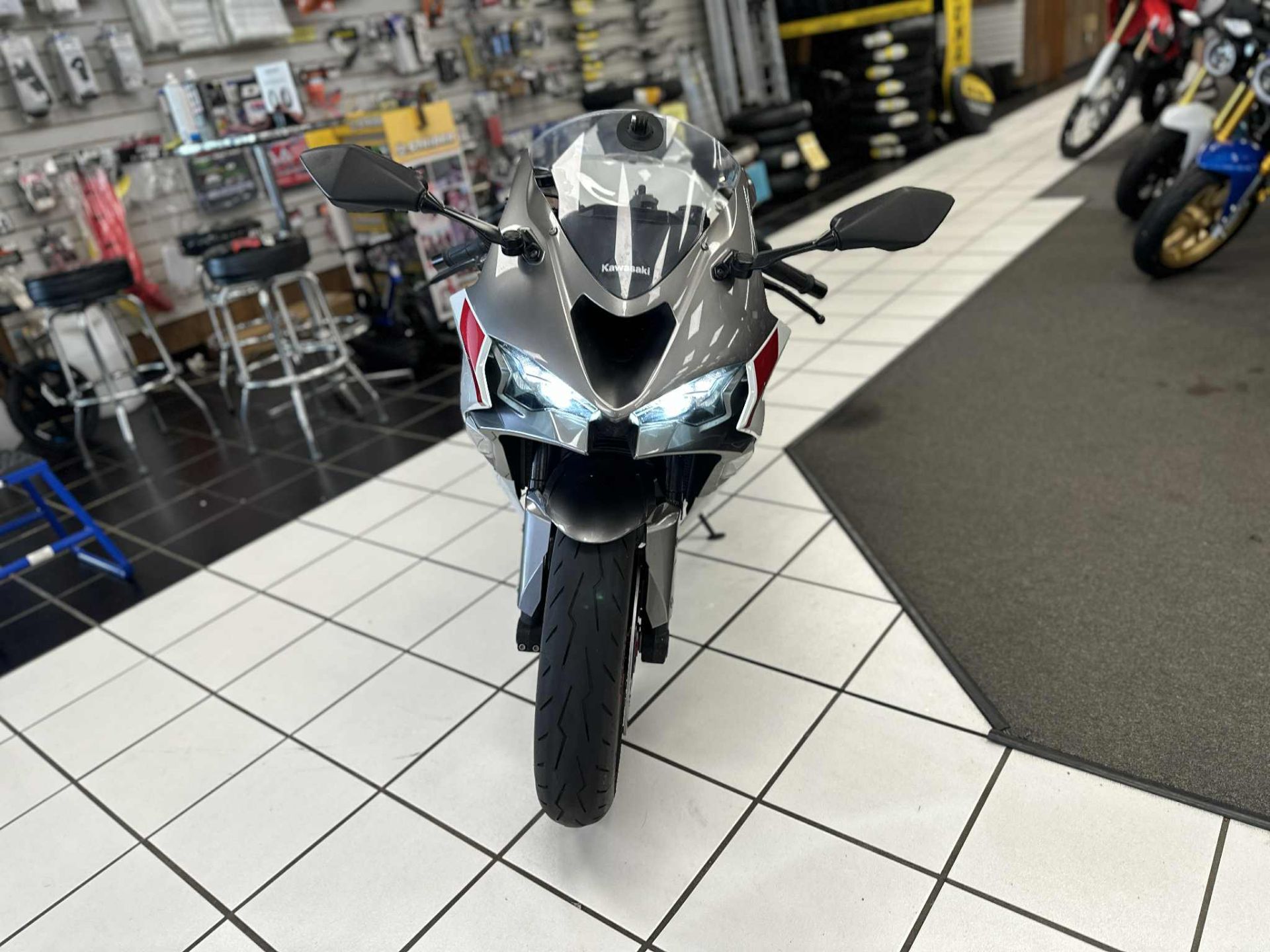 Used 2024 Kawasaki Ninja ZX-6R Pearl Robotic White / Metallic