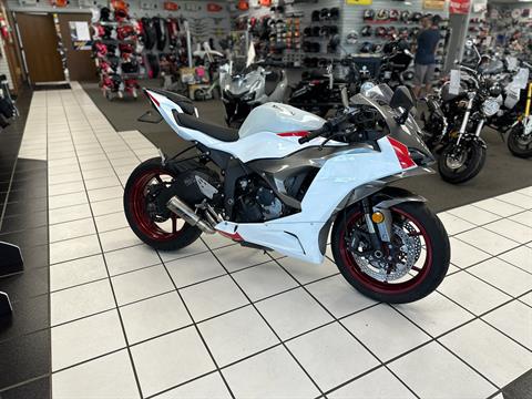 Used 2024 Kawasaki Ninja ZX-6R Pearl Robotic White / Metallic