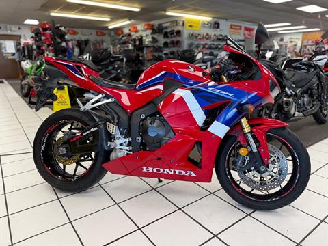 2021 Honda CBR600RR — photo 1 of 11