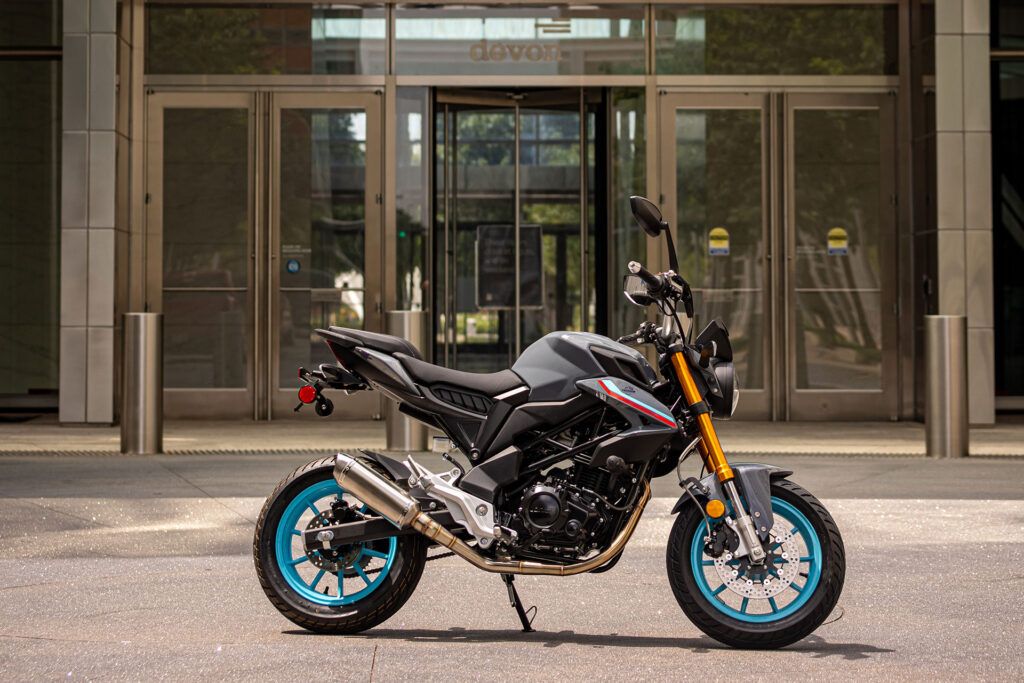 freedomバイク
約80以上のパーツ 
タイヤ×3
ネ… New 2024 Freedom Fighter 200 Ceramic Grey FRE087151 | Motorcycles