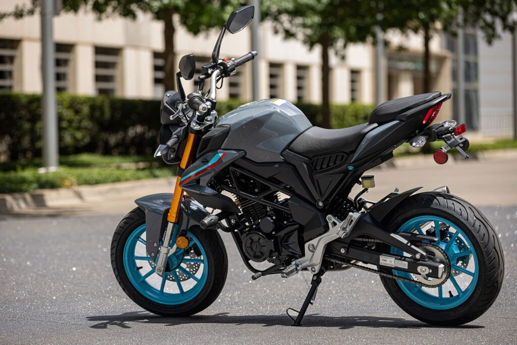 freedomバイク
約80以上のパーツ 
タイヤ×3
ネ… New 2024 Freedom Fighter 200 Ceramic Grey FRE087151 | Motorcycles