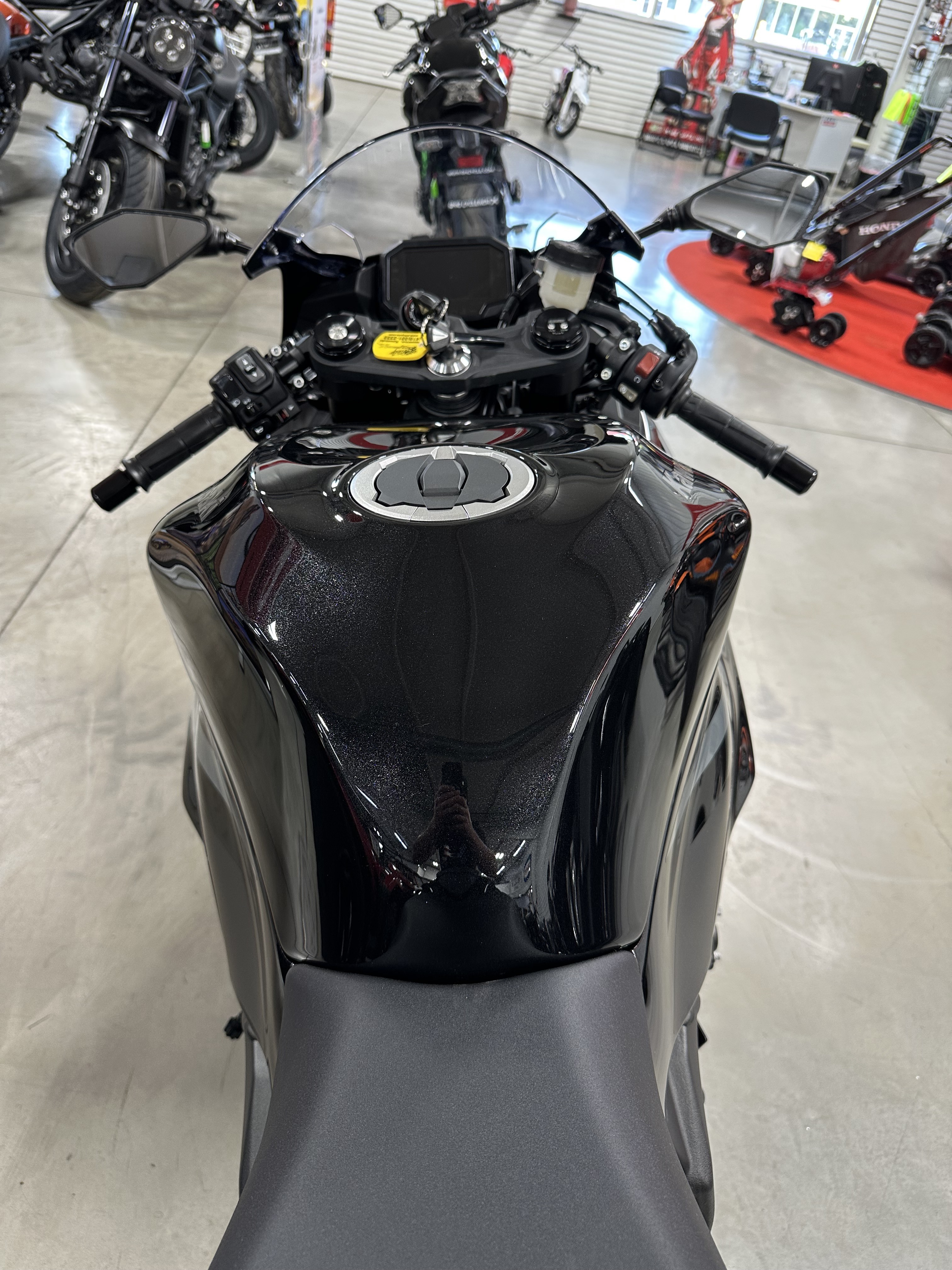 2026 Kawasaki Ninja® ZX-6R 3