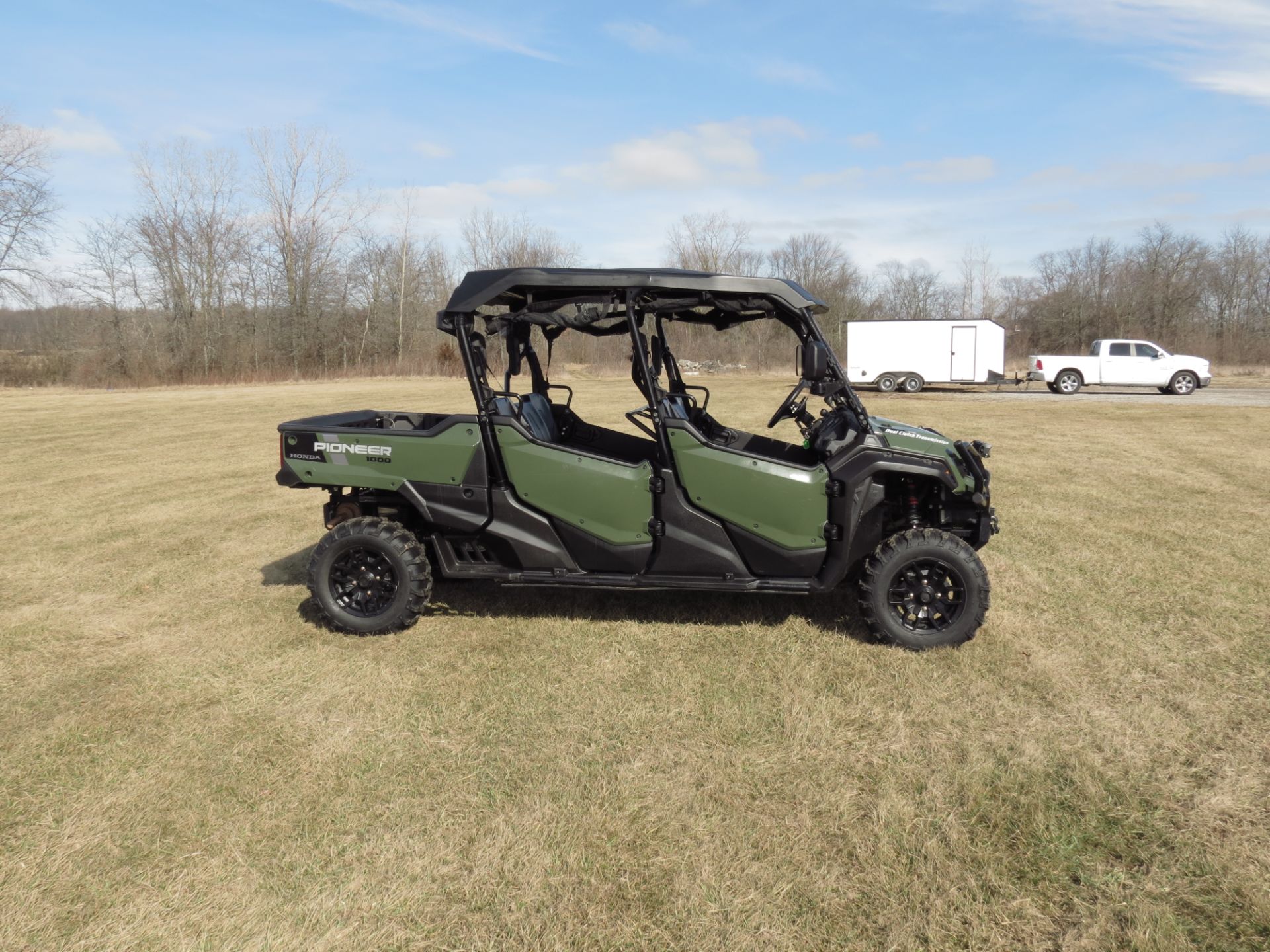 2023 Honda Pioneer 1000-6 Deluxe Crew in Lima, Ohio - Photo 5