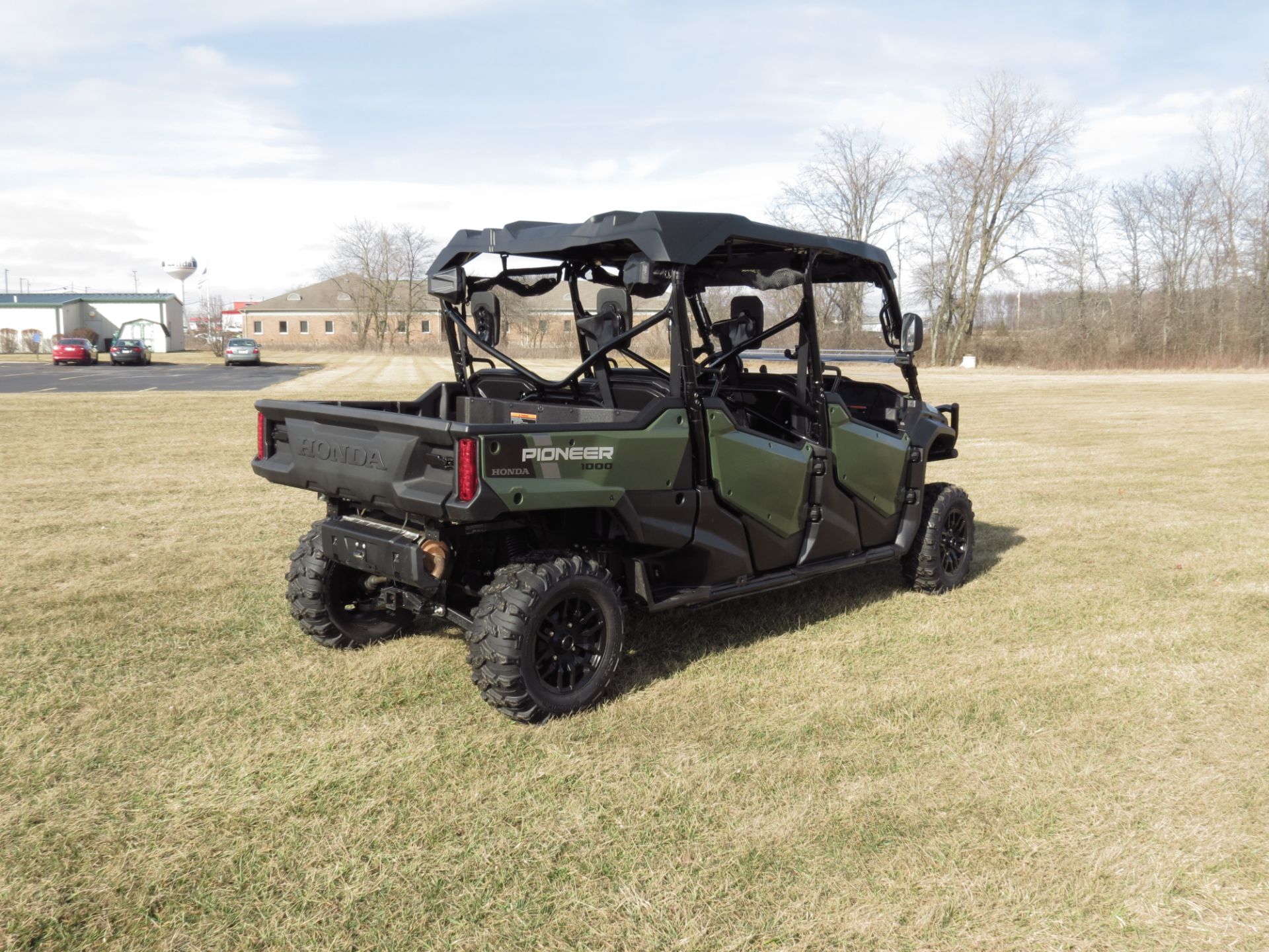 2023 Honda Pioneer 1000-6 Deluxe Crew in Lima, Ohio - Photo 6