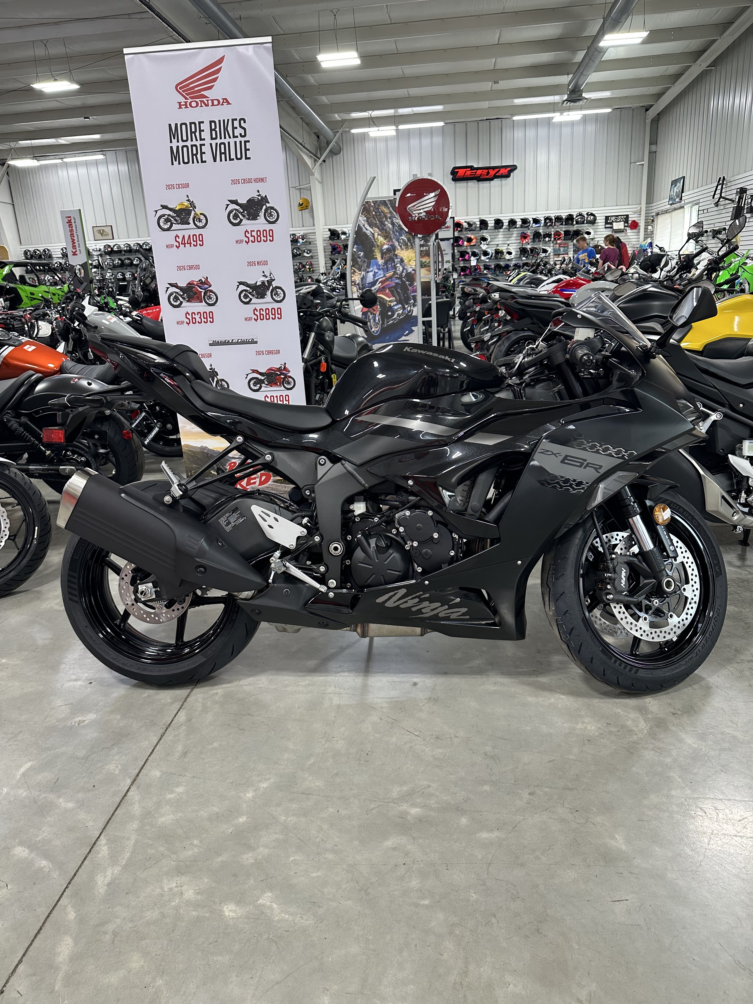 2027 Kawasaki Ninja® ZX-6R ABS 1