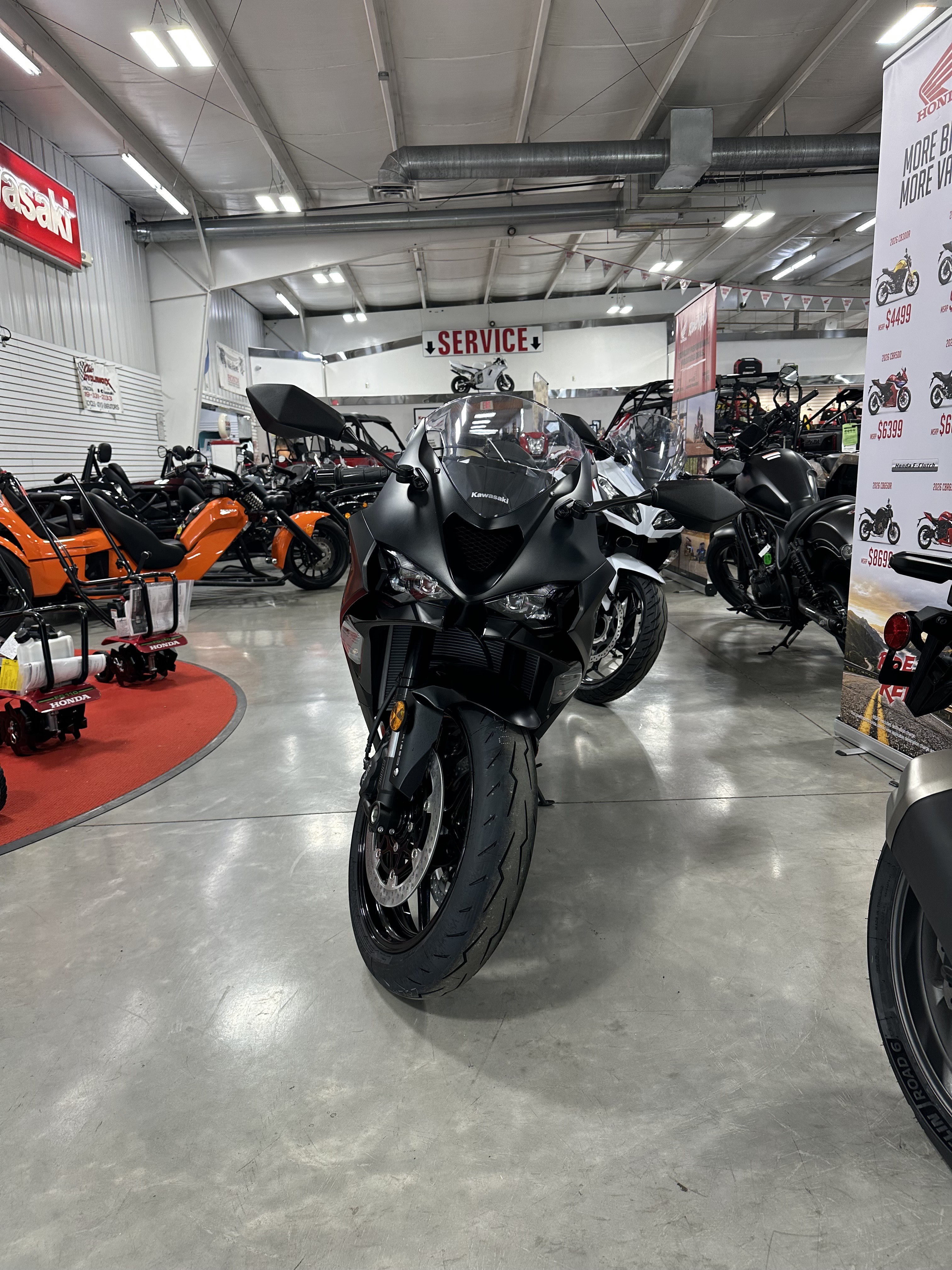 2027 Kawasaki Ninja® ZX-6R ABS 2