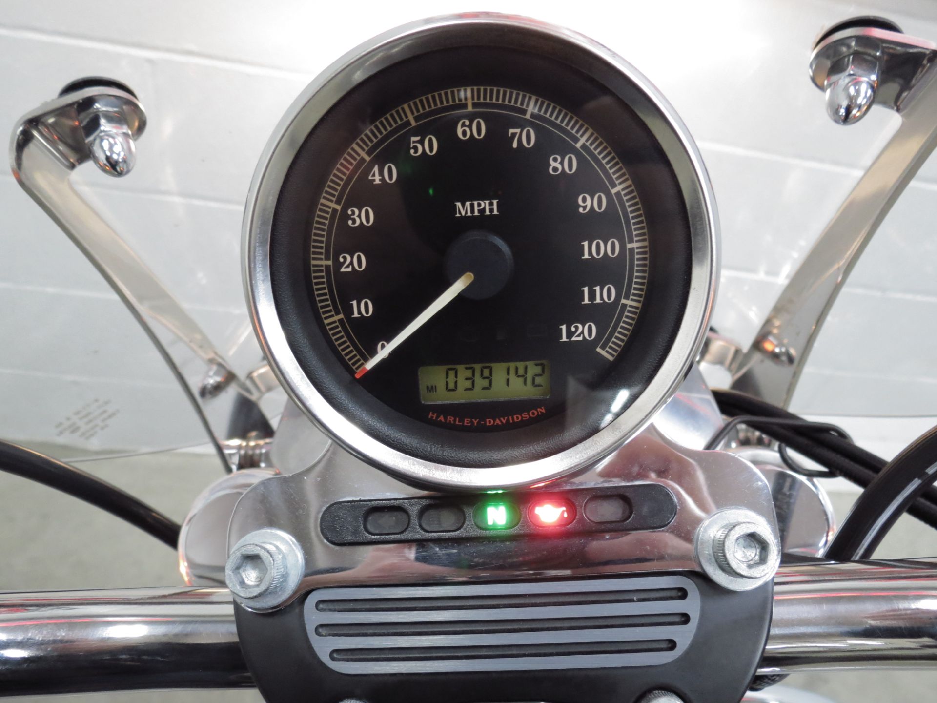 2009 Harley-Davidson Sportster® 883 Low in Lima, Ohio - Photo 9